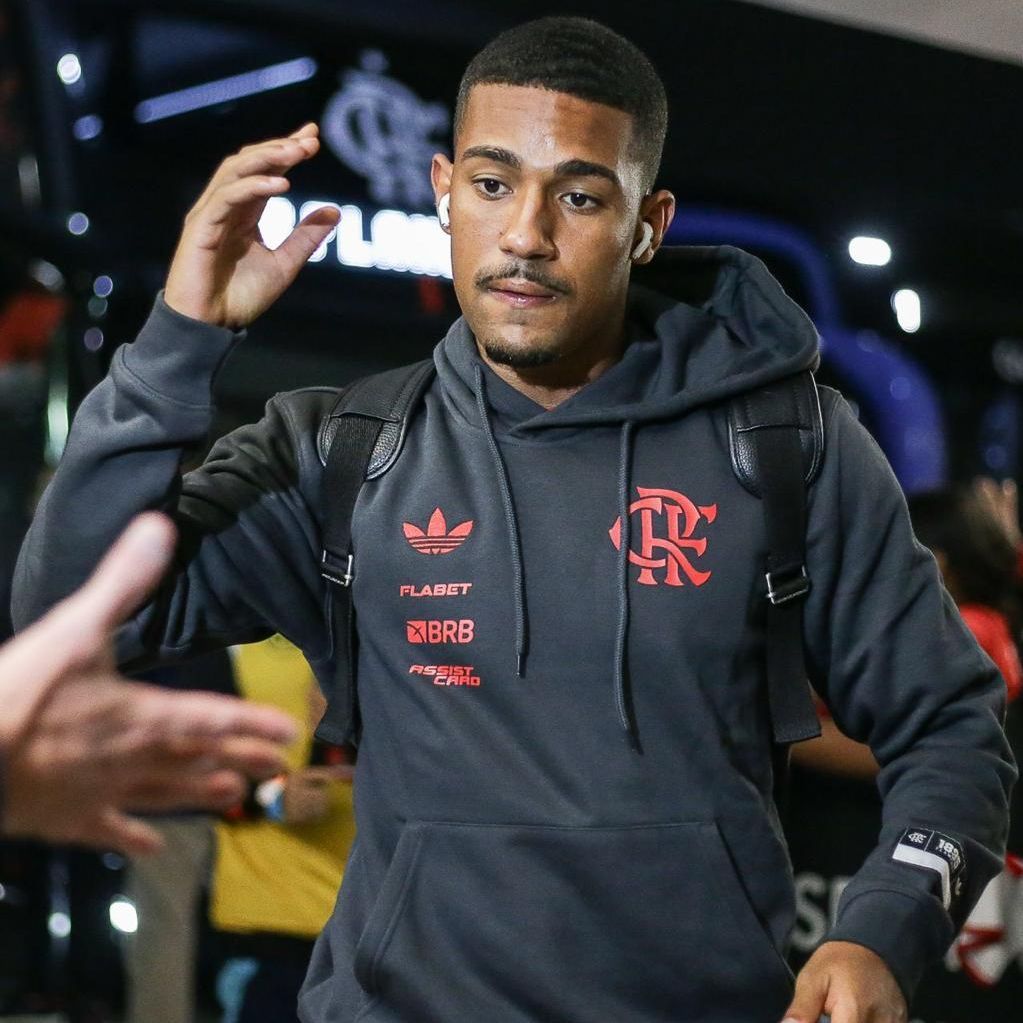 Samuel Lino integrado ao elenco do Flamengo em meio a expectativas.