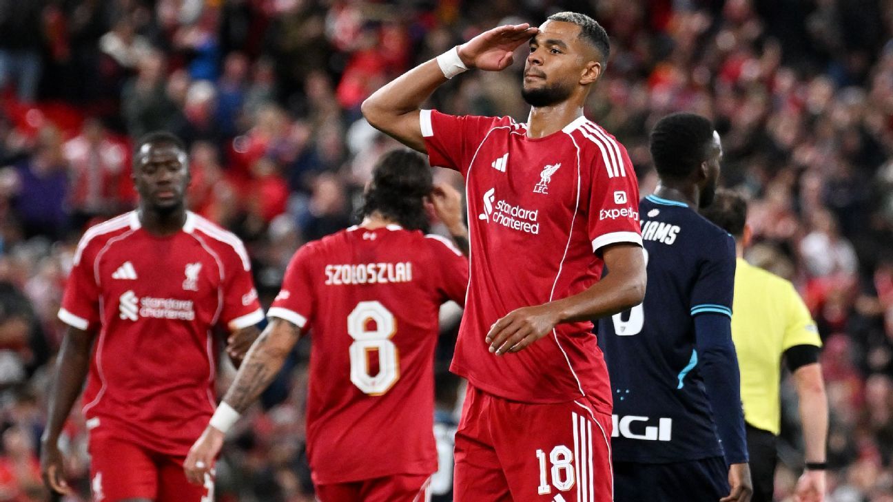 Cody Gakpo en un partido de pretemporada en Anfield.