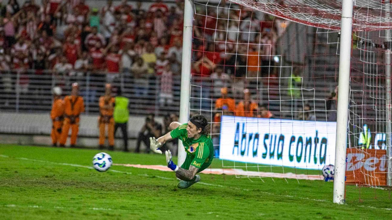 Cruzeiro avança na Copa do Brasil após vitória sobre CRB com defesa de pênalti.