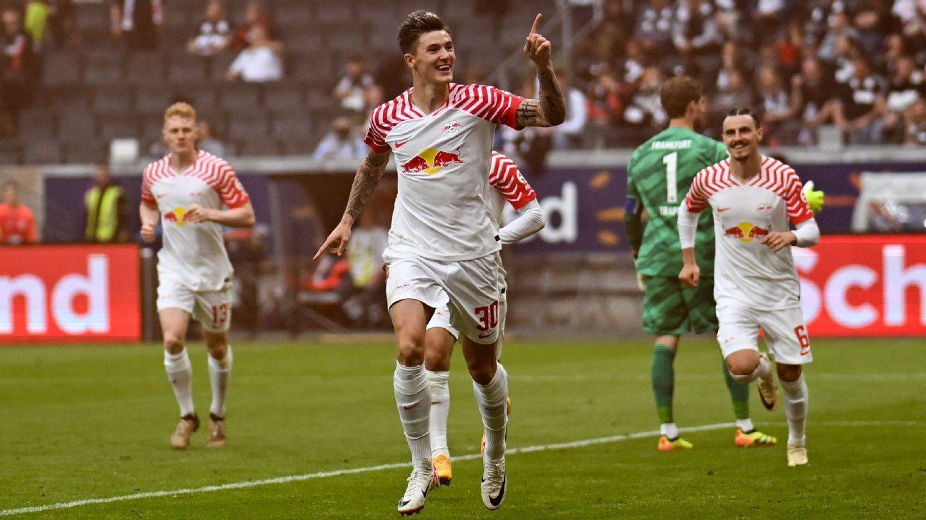 Sesko celebrando un gol