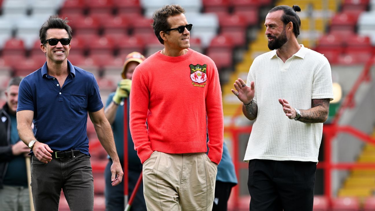 Wrexham: Parkinson exige garra tras segunda derrota, Reynolds presente