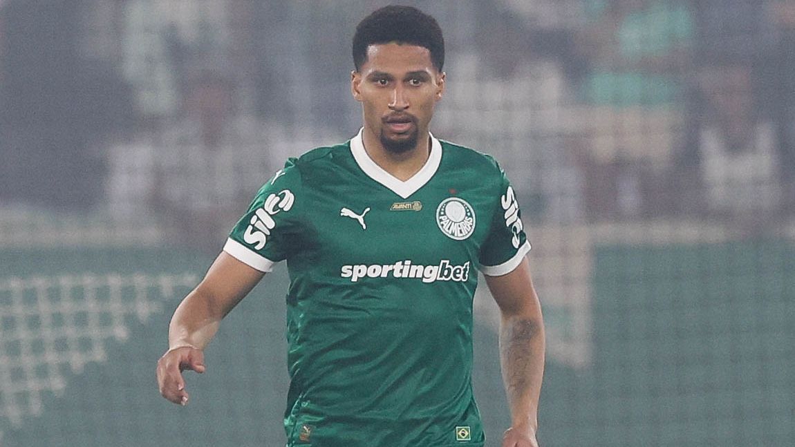 Zagueiro do Palmeiras preocupa após deixar campo de maca contra Botafogo