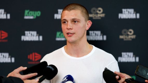 निकिता त्ज़्यू और माइकल ज़राफ़ा एक प्रेस कॉन्फ्रेंस में