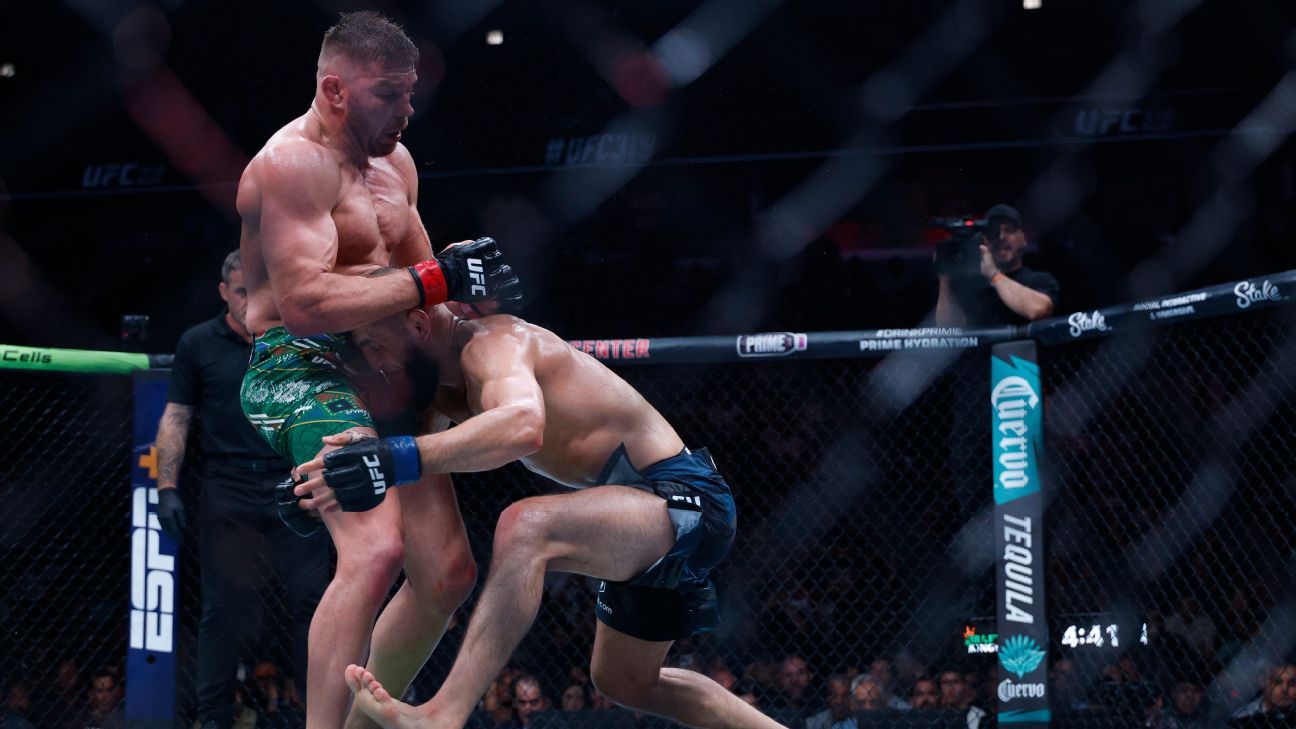 Khamzat Chimaev landed 12 takedowns against Dricus Du Plessis.