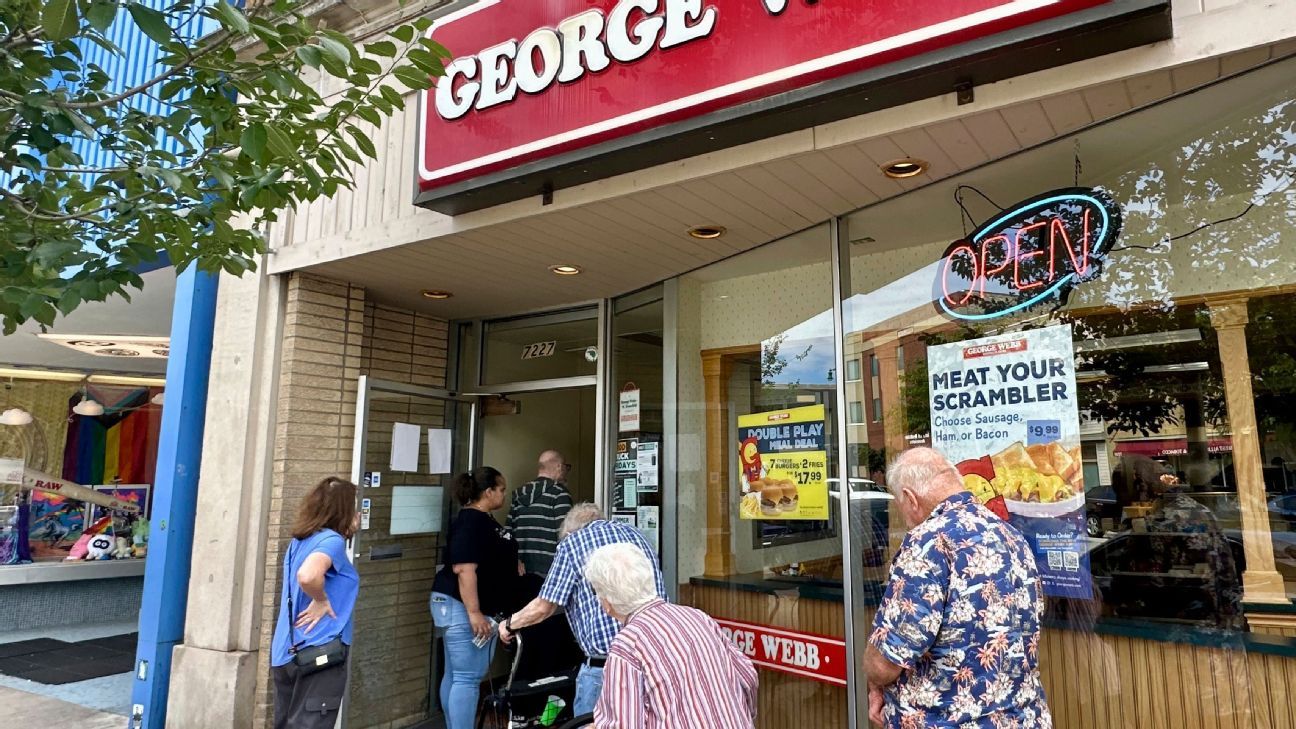 Brewers fans line up for free burgers after streak