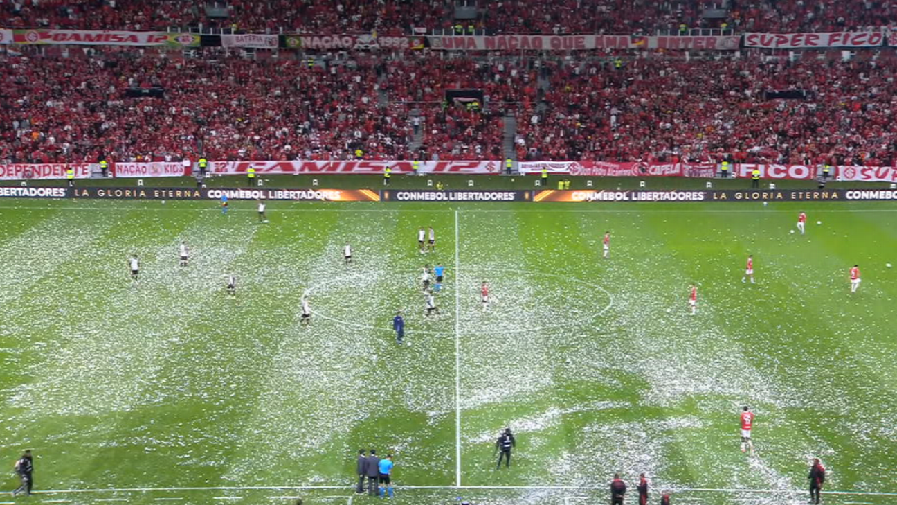 Papel picado e atraso: a Libertadores mostra sua intensidade no jogo do Mengão