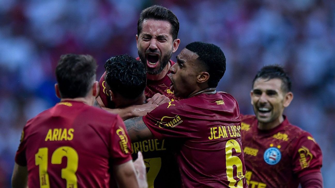 Sob olhares de Ancelotti, Everton Ribeiro brilha e Bahia vence o Santos pelo Brasileirão
