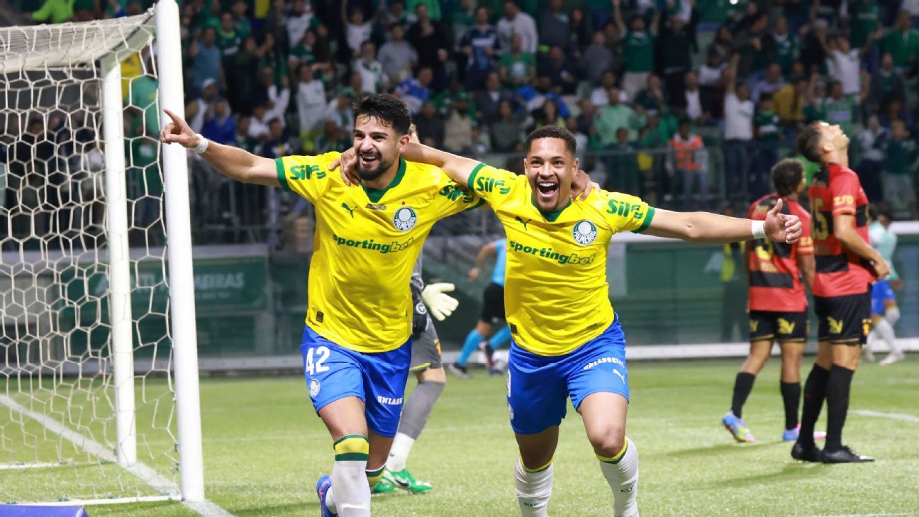 Vitor Roque celebra parceria com Flaco e pede convocação para seleção brasileira