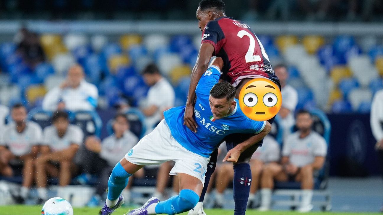 Mina perde calção em partida do Italiano após falta de adversário