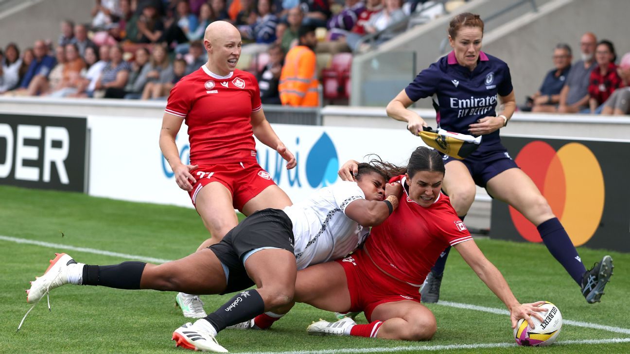 Jugadoras de Canadá jugando un partido de rugby