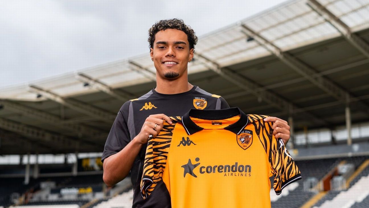 Ronaldinho's son signs for Championship side Hull