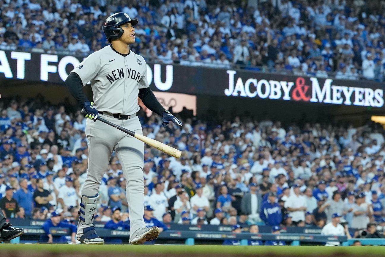 Juan Soto bateando en un partido