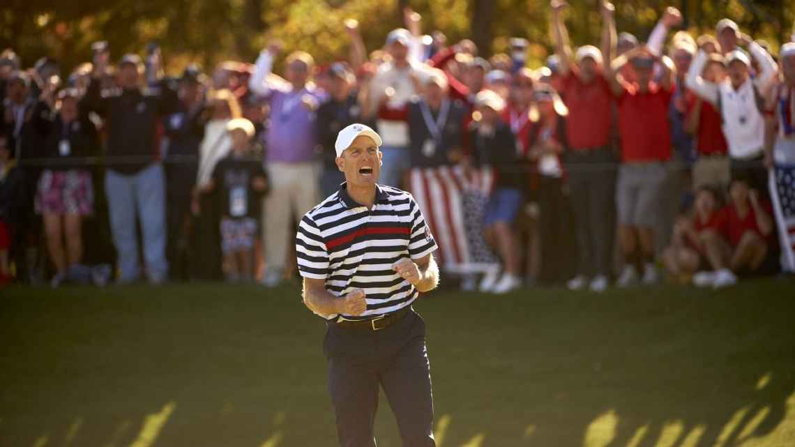 El atrevido look del Día Tres del Equipo de EE. UU. le sentó bien a Jim Furyk en su victoria individual del domingo.