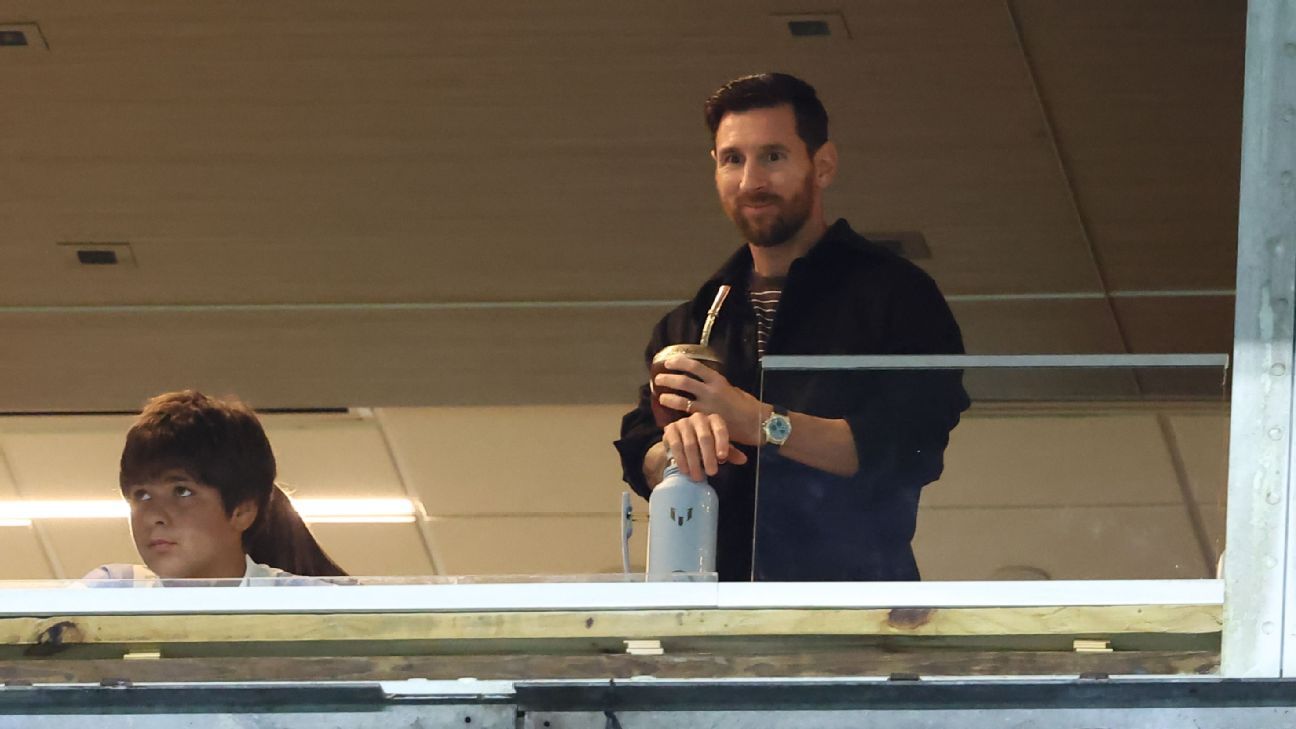 Messi ausente: Argentina vence a Venezuela en amistoso con Lo Celso 2 Lionel Messi witnessed Argentina national team's victory over Venezuela from a suite at the Hard Rock Stadium in Miami.