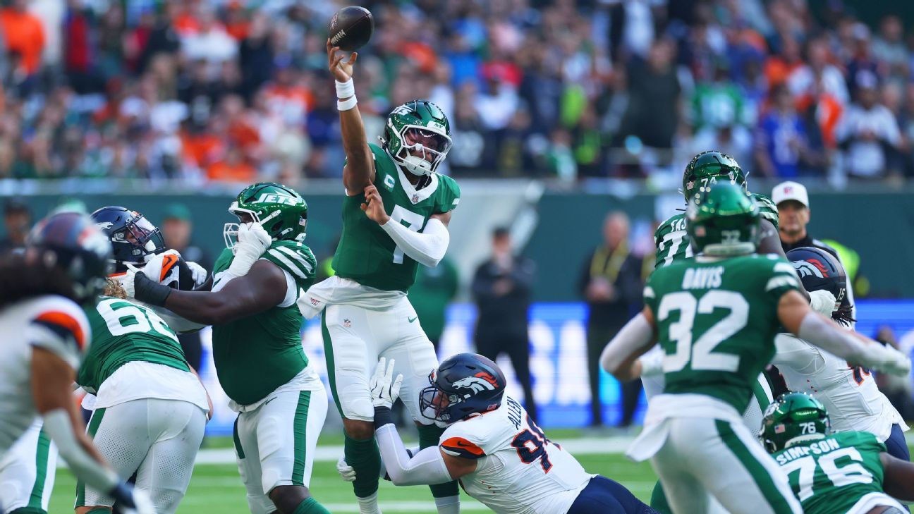 Jets' coach Glenn defends QB Fields' style of play