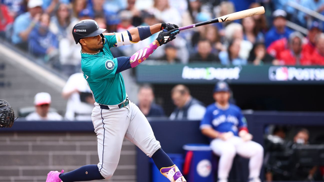 Mariners’ Julio Rodriguez smashes three-run HR early in ALCS Game 2