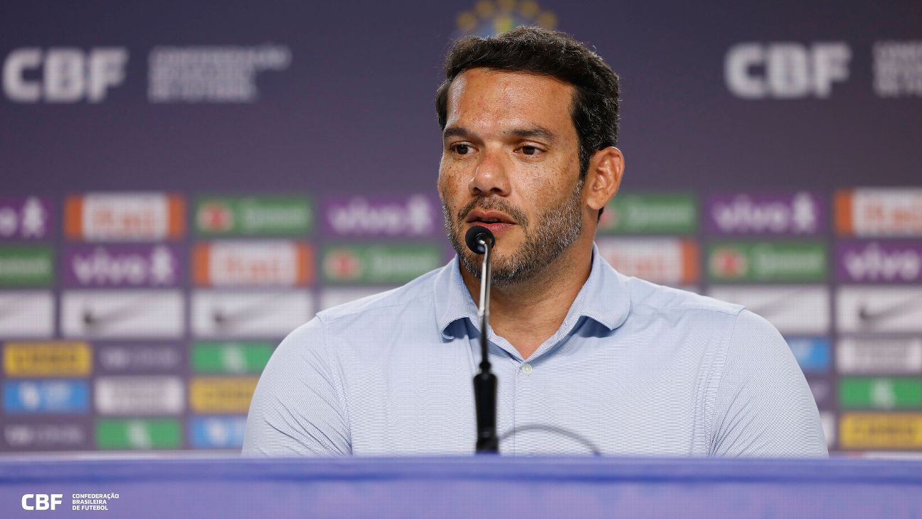 Insatisfeito com a arbitragem, presidente da CBF avalia mudanças