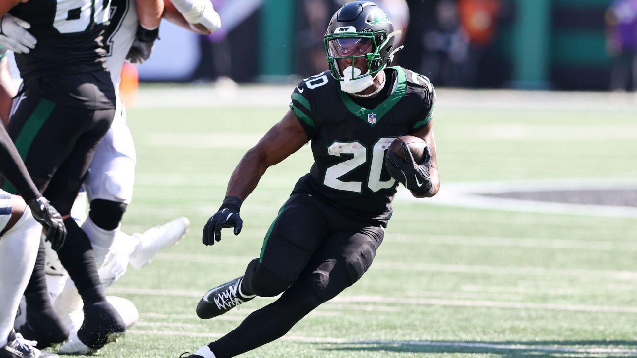 Jets coach dismisses Hall trade chatter: 'Rumors'