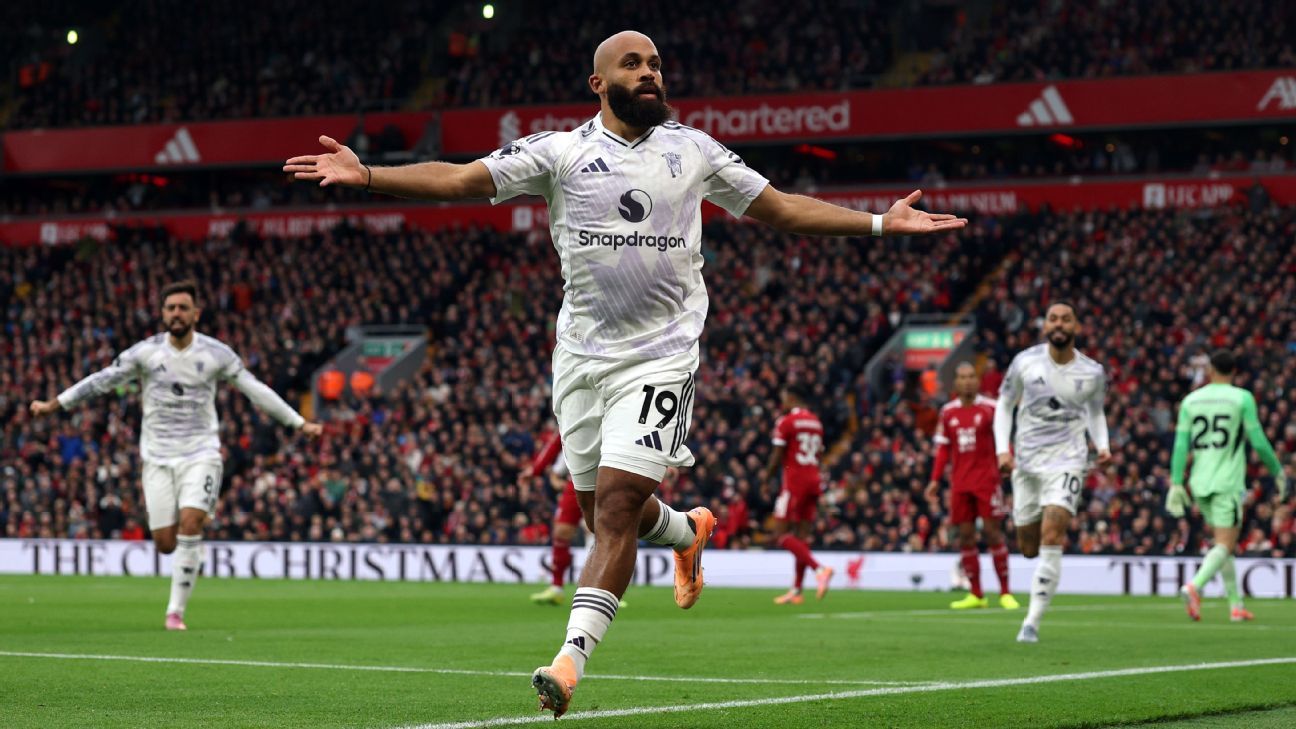 Premier League updates: Man United take stunning early lead at Liverpool