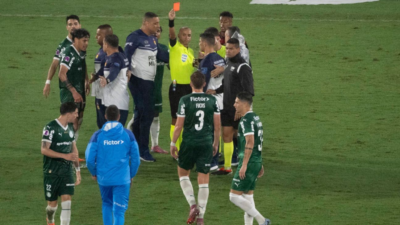 Palmeiras critica arbitragem após revés para o Flamengo; Piquerez expulso