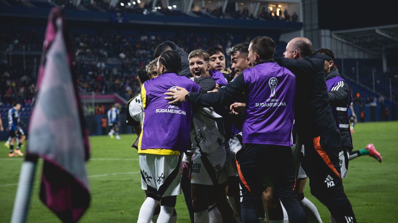'Você é p...': elenco do Galo vibra com Hulk em noite de redenção