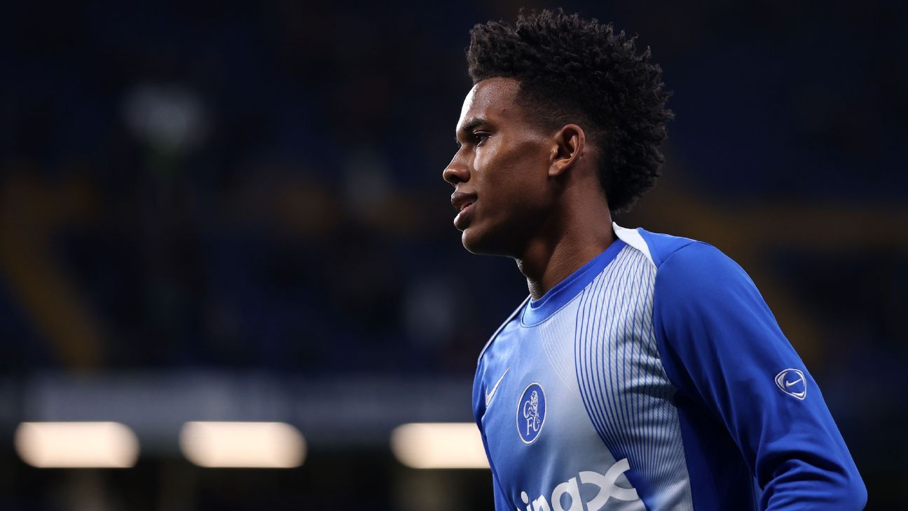 Estêvão conta bastidores de 1º gol na Champions e diz quando soube que seria titular: 'Não consegui nem dormir'