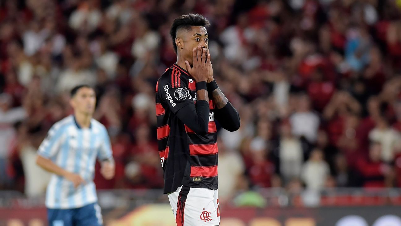 Bruno Henrique não quer mais ser '9' no Fla: 'Ajudar em outra posição'