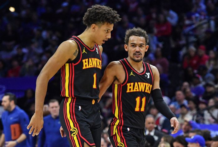 Trae Young y Jalen Johnson en acción durante un partido