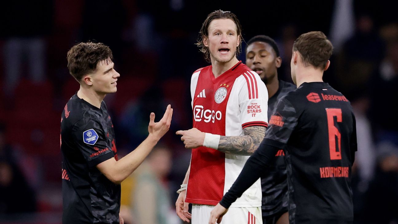 Kramer in Eretribune: "Goes en Weghorst, twee griezels van spelers."
