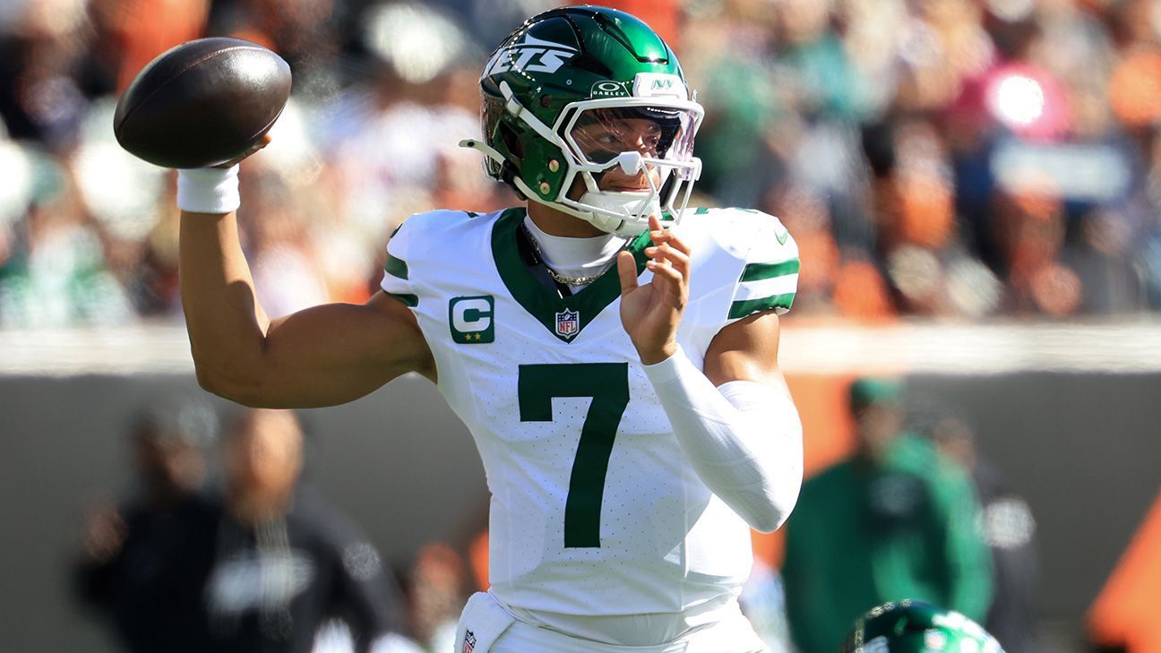 Sources: Jets stick with Fields at QB vs. Browns