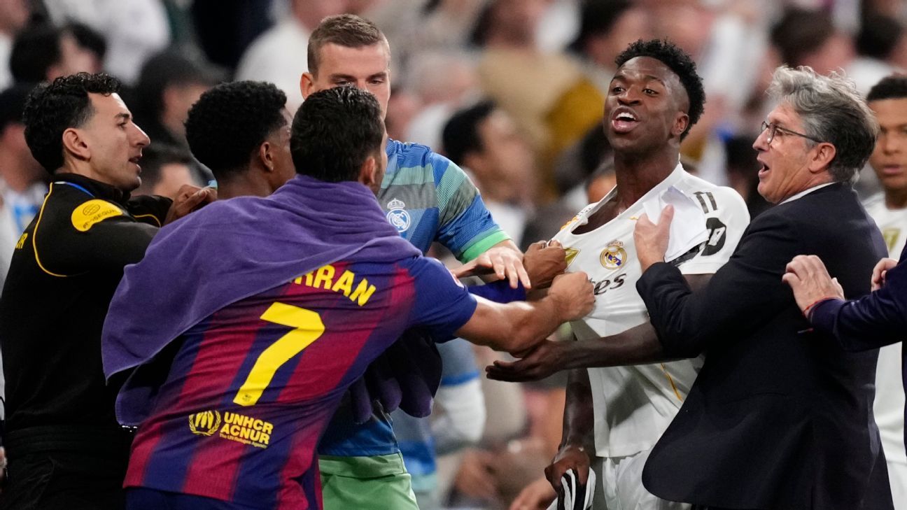 Post-Clásico scuffle leads to 1 red card, 5 booked