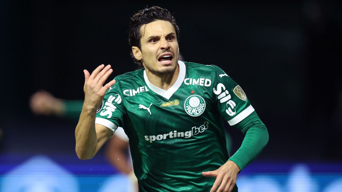 Herói de novo, Raphael Veiga desabafa após virada épica do Palmeiras e ganha abraço caloroso de Abel