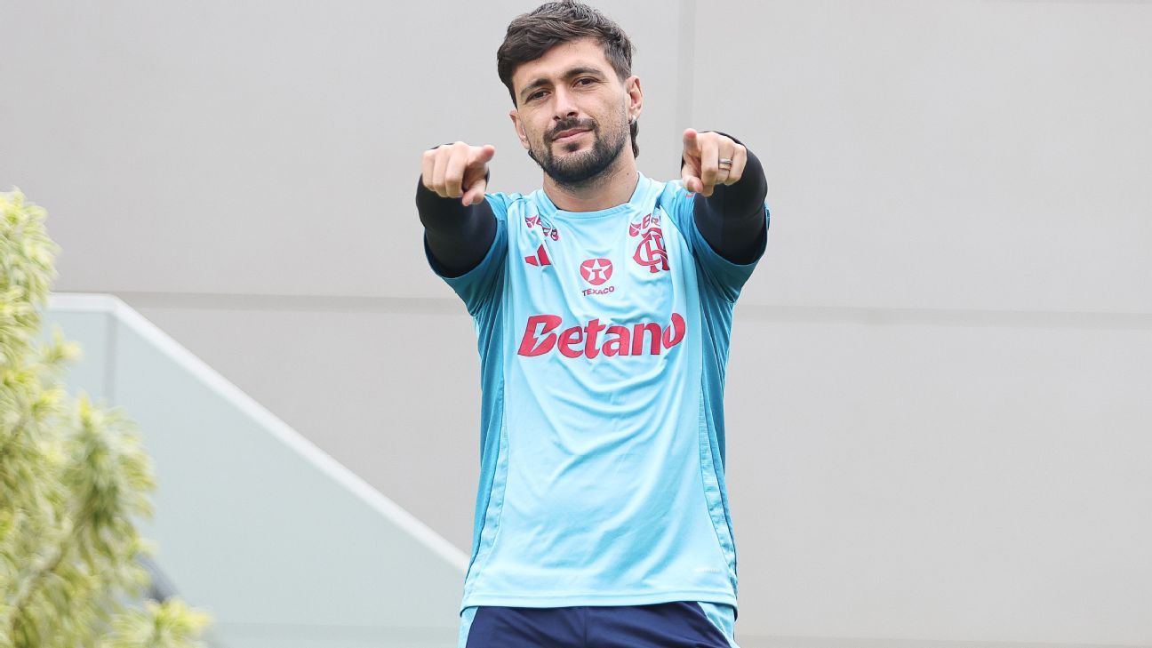 Renovação de Arrascaeta com Fla vai para a mesa de Bap e fica perto; Filipe Luís segue em negociações