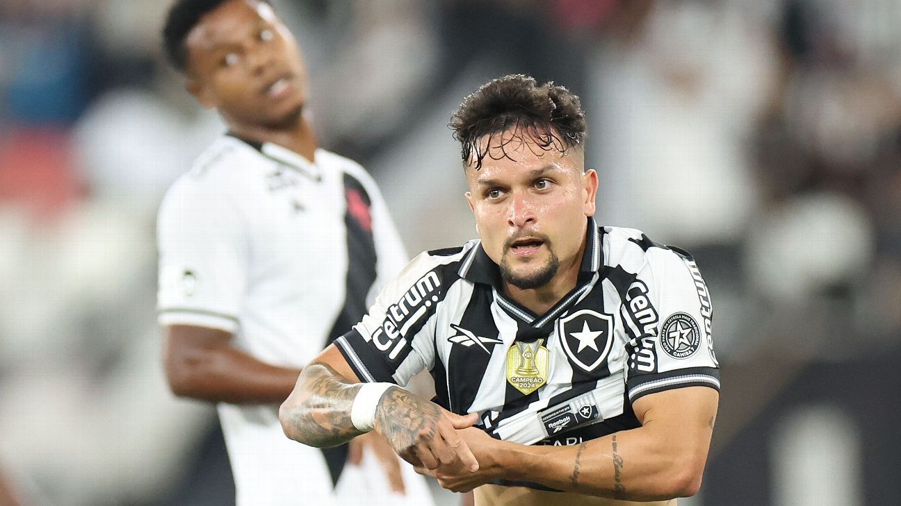 Botafogo goleia o Vasco com direito a 'olé' da torcida e se firma no G-6 do Brasileirão