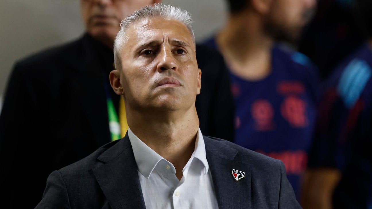 Crespo pede 'pés no chão' no São Paulo e diz por que é difícil fazer frente a Flamengo e Palmeiras: 'Estão em outra dimensão' - ESPN