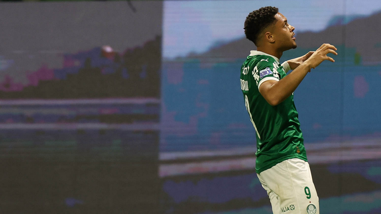 Abel Ferreira se rende a Vitor Roque e compara atacante a “patinho feio que virou cisne”