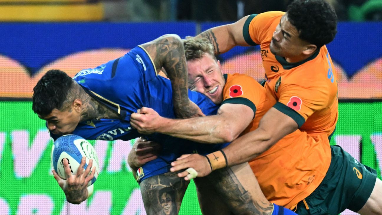 Monty Ioane powers through the Wallabies' defence to score a try for Italy.