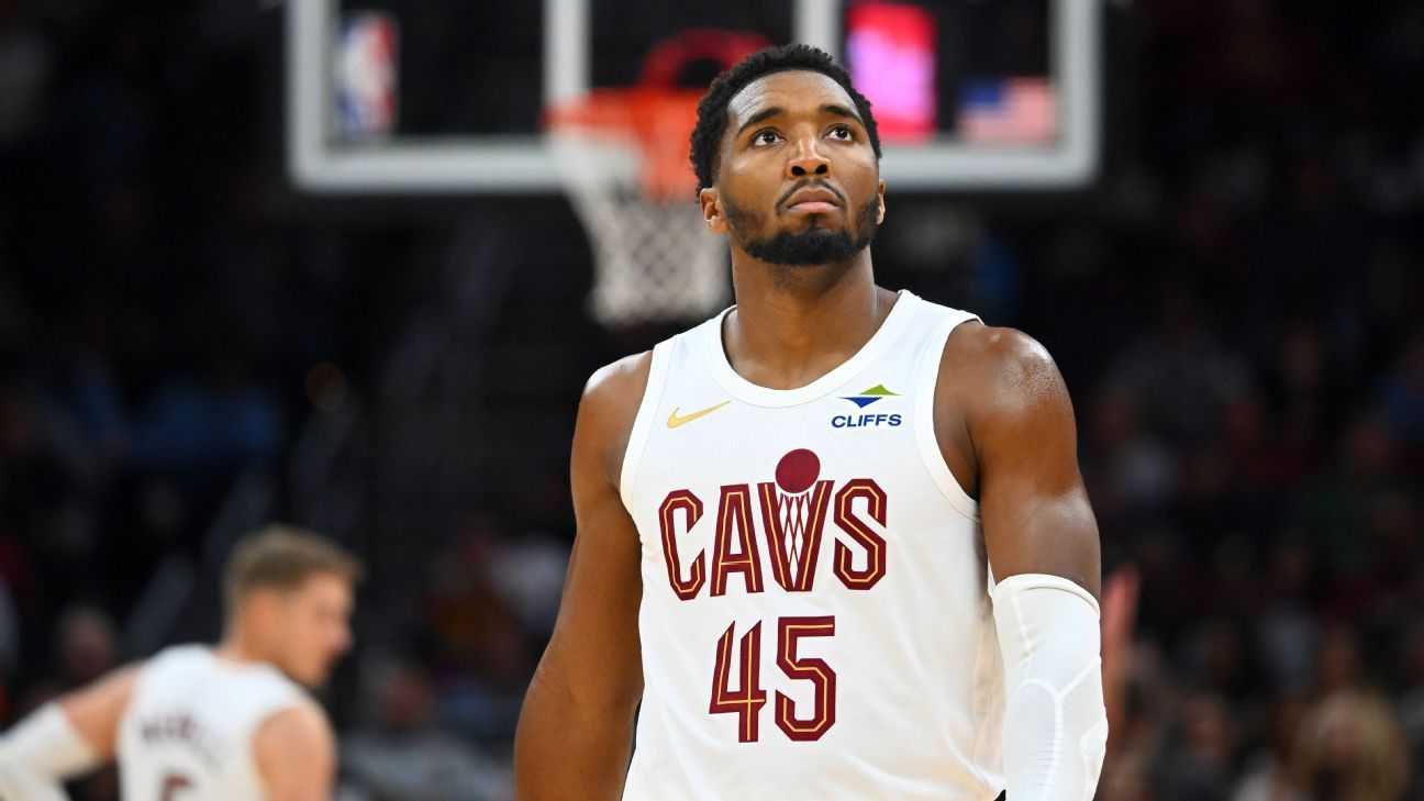 Cavs 'acordam' no último período e viram sobre os Grizzlies com show de Mitchell