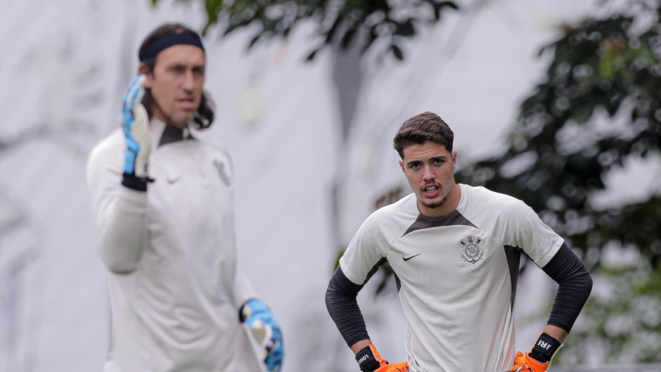 Felipe Longo enfrenta ídolo Cássio pela primeira vez em duelo marcante.