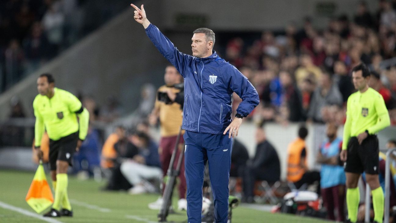 Técnico deixa time da Série B para integrar nova comissão técnica de Tite