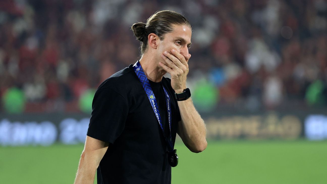 Filipe Luís revela culpado pela taça quebrada da Libertadores em festa do Flamengo