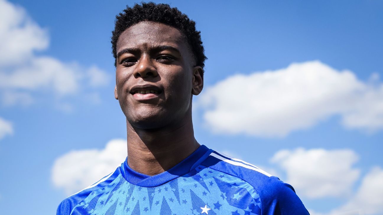 Zenit aumenta proposta para fechar com zagueiro do Cruzeiro e demonstra otimismo