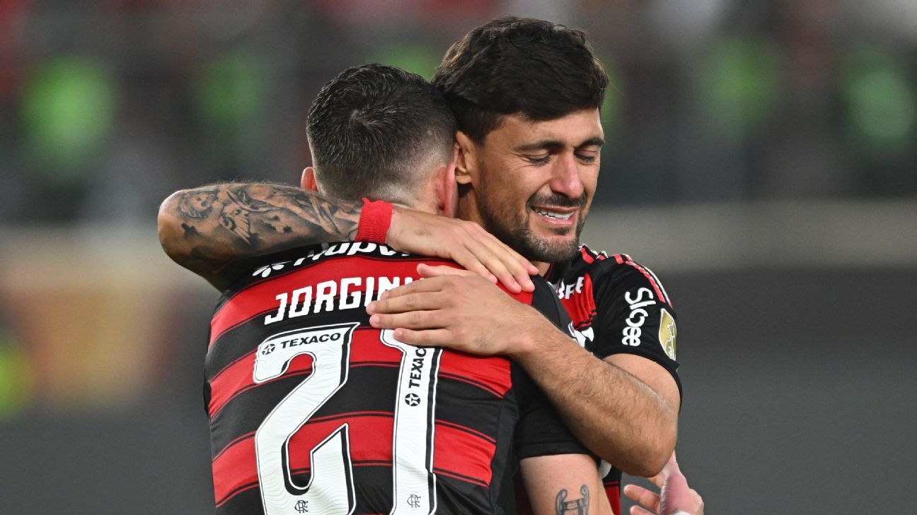 Jorginho exalta momento mágico de Arrascaeta no Flamengo: A bola sempre volta nele