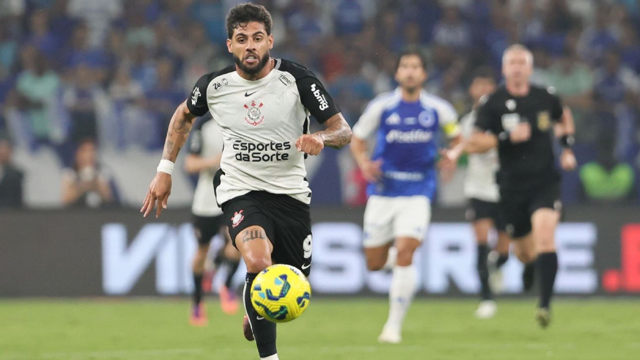 Dorival justifica escolha por banco de Garro e destaca atuação de Yuri