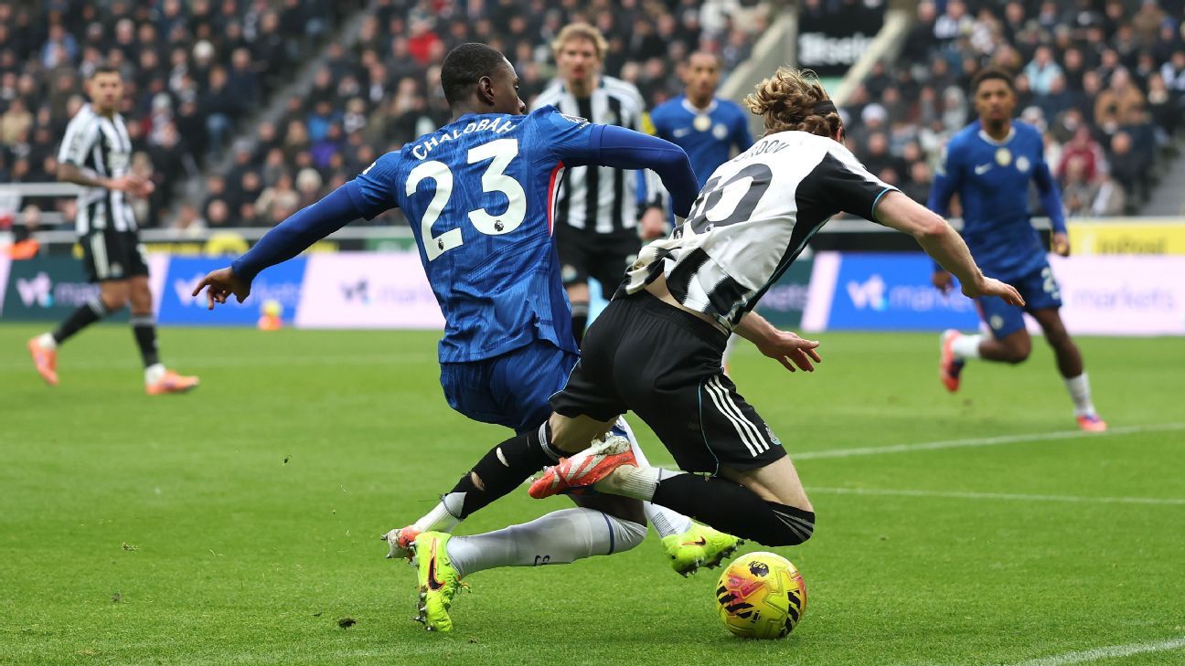 O chefe do árbitro, Howard Webb, contatou o Newcastle sobre a cobrança de pênalti do Chelsea