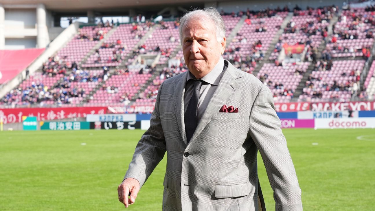 Zico confirma escalação de estrelas para duelo entre Flamengo e Corinthians, com Romário e craque de Portugal