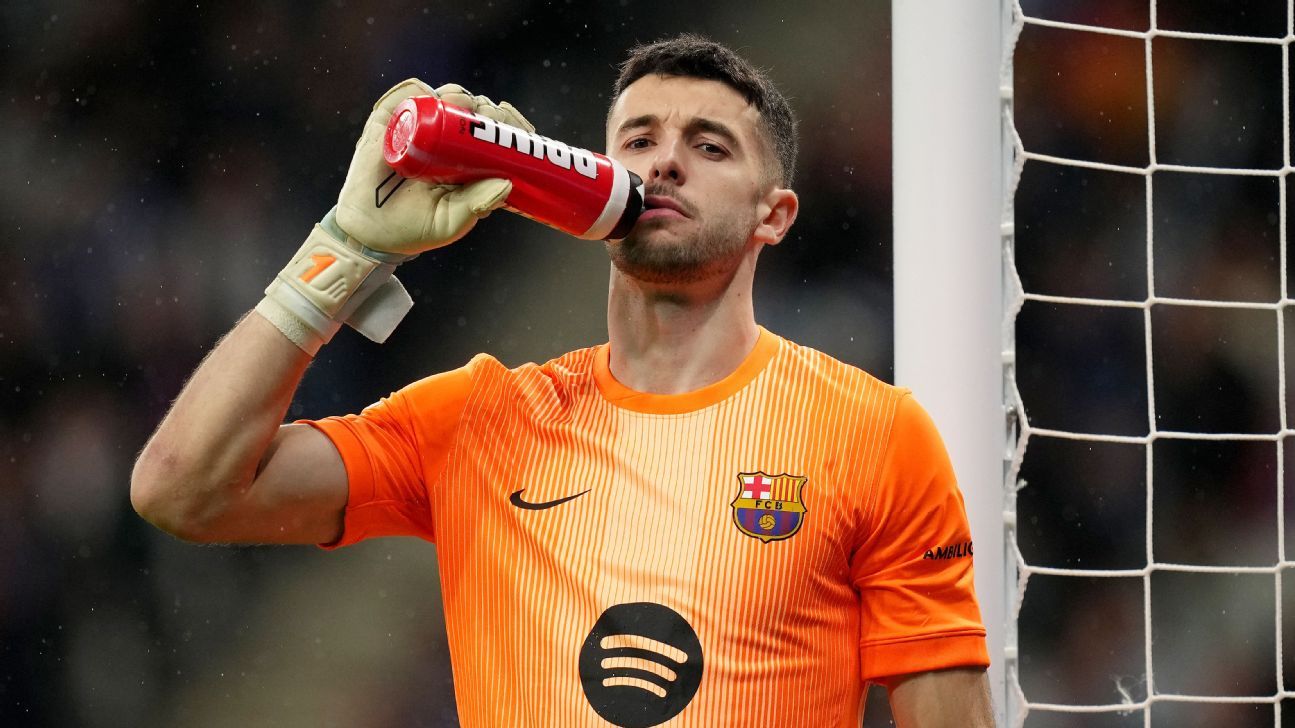 Who should be Spain's No.1 at the World Cup: Joan García or Unaí Simon?