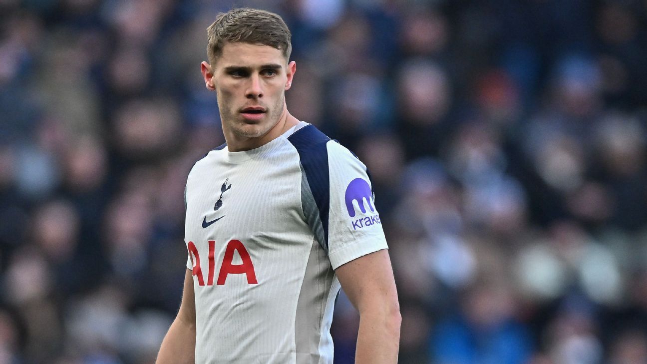 Transfer rumors, news: Barcelona keen on Spurs center back Van de Ven