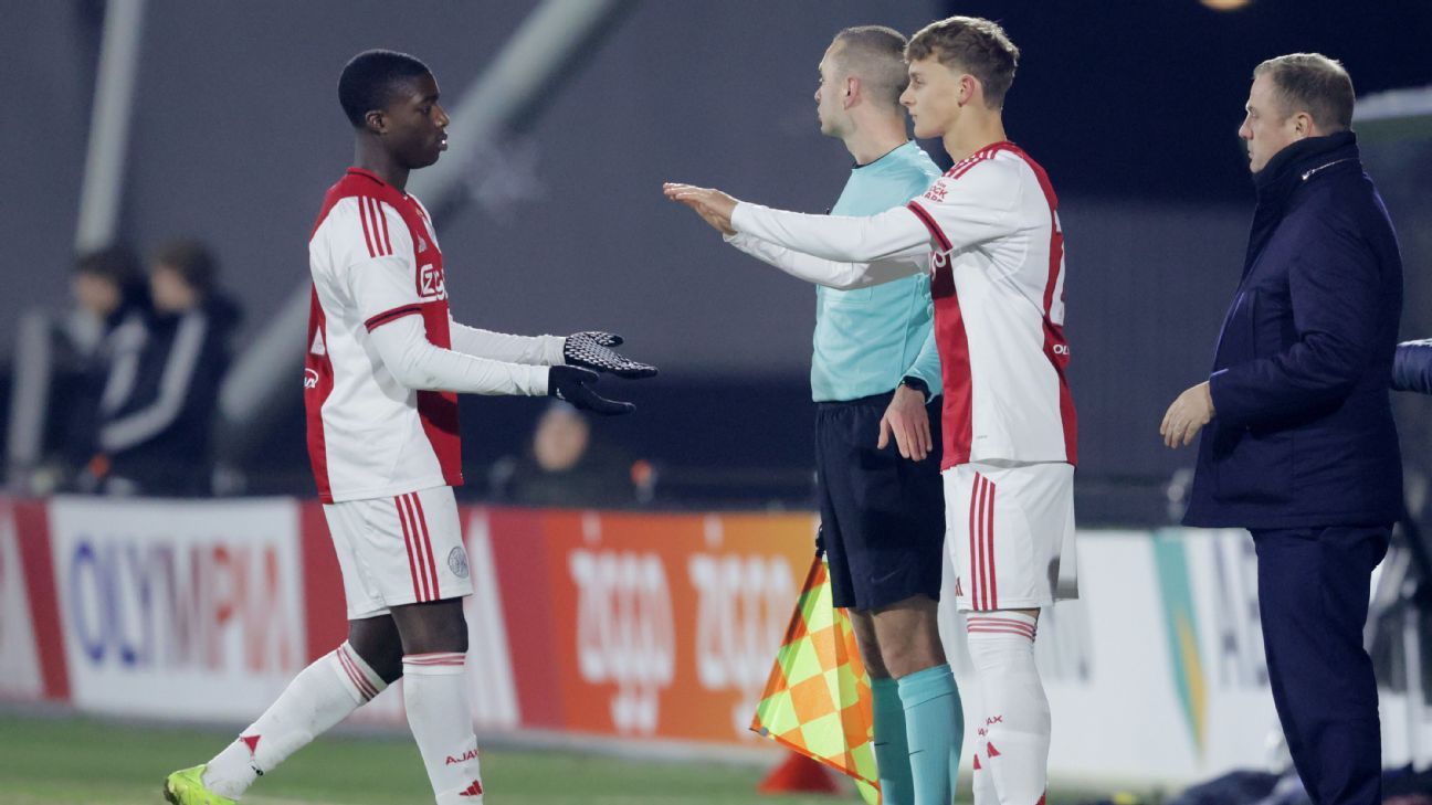 Remise Jong Ajax bij debuut Ibrahimovic, Jong Utrecht wint spektakelstuk van Jong PSV