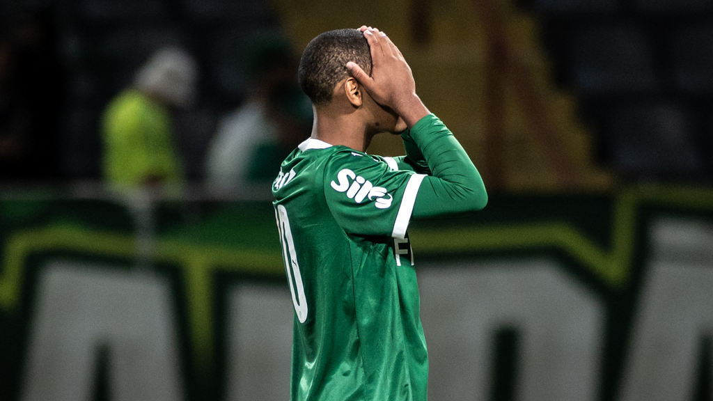 Após pênalti perdido, joia do Palmeiras manda mensagem de superação à torcida: 